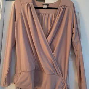 Women’s cross front top side tie accent. NWOT